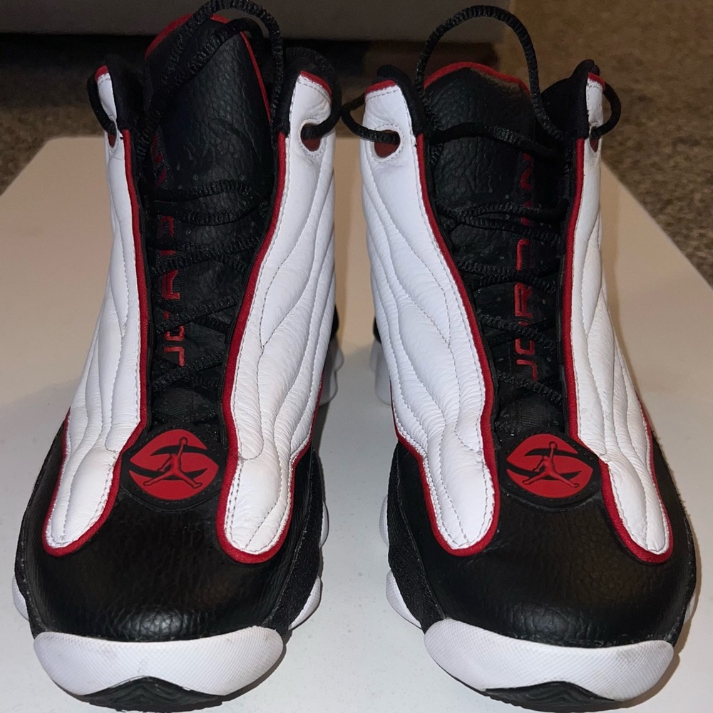 Pre-Owned Retro Nike Air Jordan Black and White Basketball Shoes